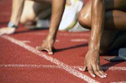 反败为胜首场状态出色，勇士观众沸腾！，费德勒重返赛场观众掌声雷动——同场竞技的城市精神